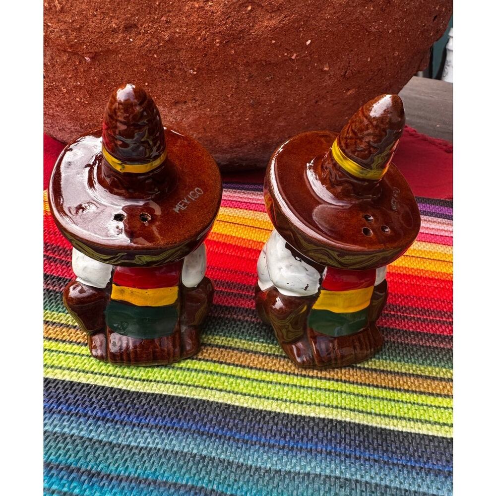 Vintage Siesta Mexican Sombrero Redware Salt & Pepper Shaker Set (c. 60's-70's)
